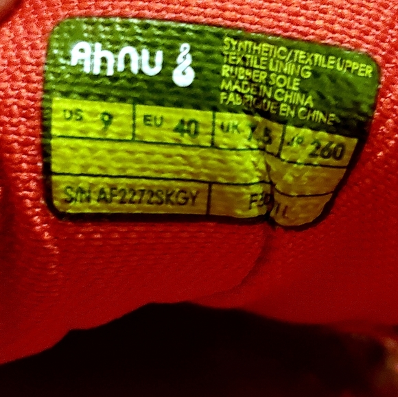 AHNU BY TEVA HIKING SHOES. MENS Sz:9 LIKE NEW! - Picture 7 of 10